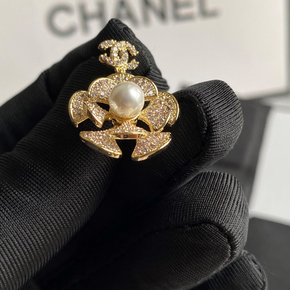 CHANEL🇫🇷Xiaoxiang Camellia Full Diamond Pearl Stud Earrings Earrings Jewelry