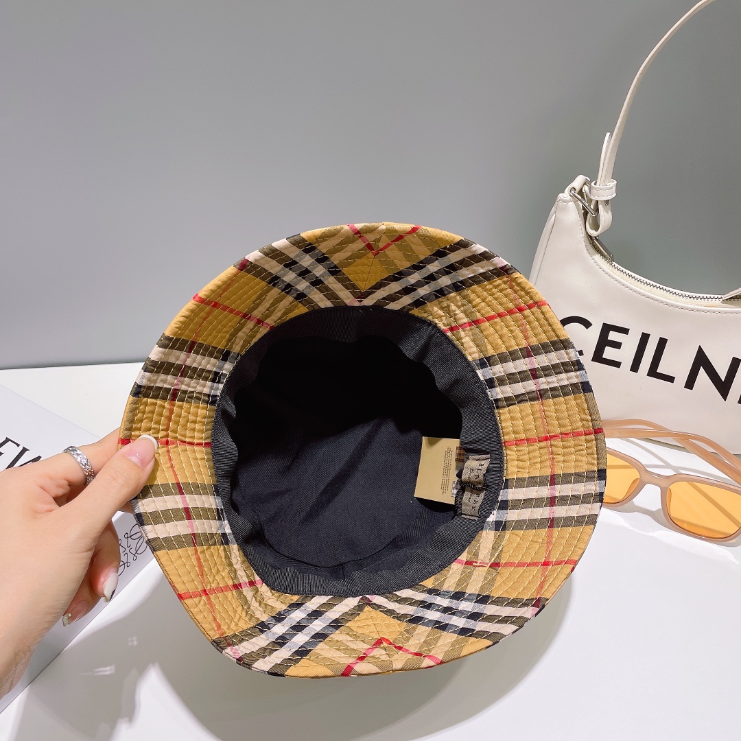 (Burberry) bucket hat