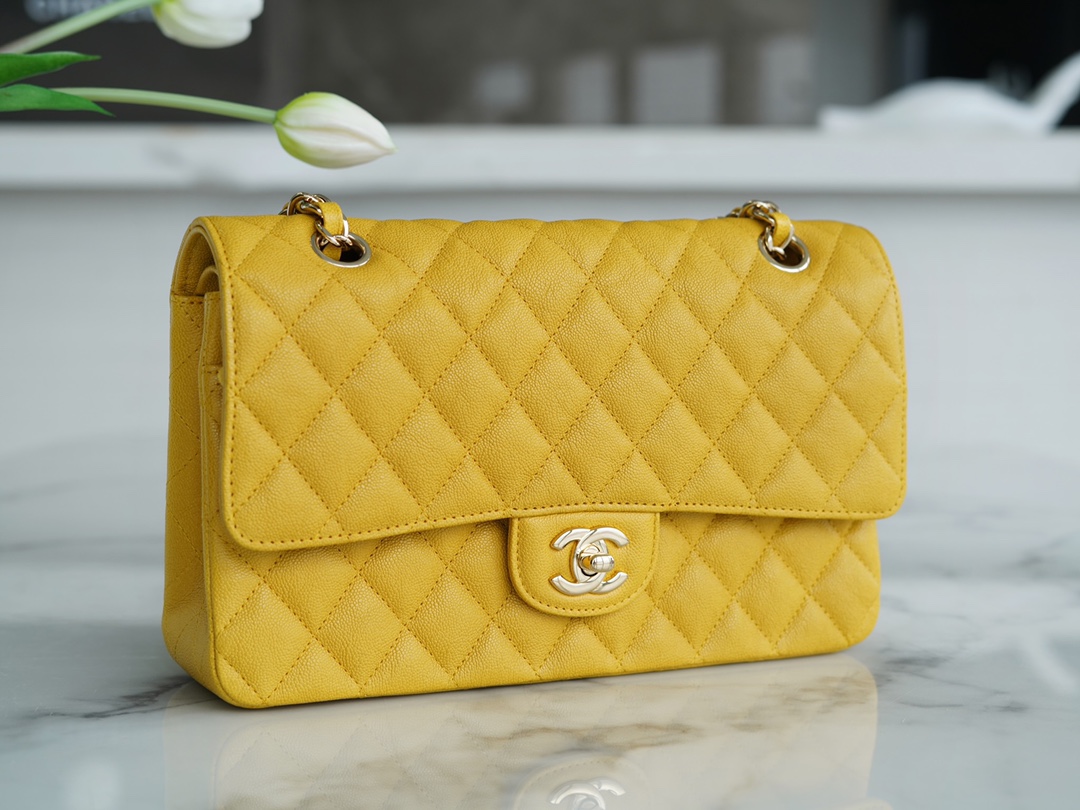 𝐂𝐇𝐀𝐍𝐄𝐋 Classic Flap washed cowhide is made from the most delicate newborn calves Washed fetal cow Medium Mango Yellow 🥭