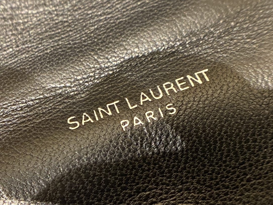 SAINT LAURENT #𝙇𝙤𝙪𝙇𝙤𝙪 𝙥𝙪𝙛𝙛𝙚𝙧#57747 (large silver buckle)