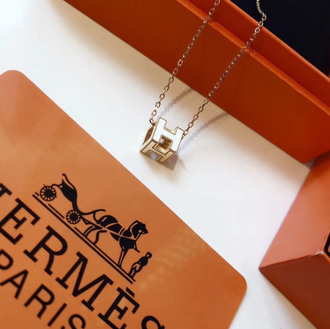Hermes necklace
