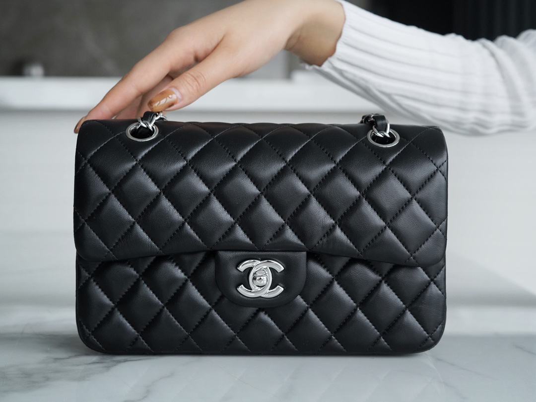 𝐂𝐇𝐀𝐍𝐄𝐋 Classic Flap Italy 🇮🇹 