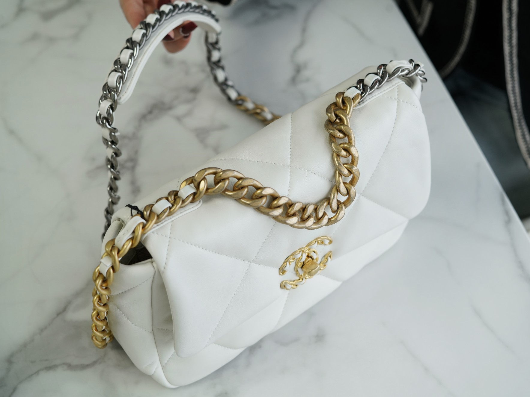 𝗖𝗛𝗔𝗡𝗘𝗟 ❶❾ 𝗕𝗔𝗚 Original Lambskin Series ❥ Genuine Leather ❥ Small ❥ Fairy White 💭