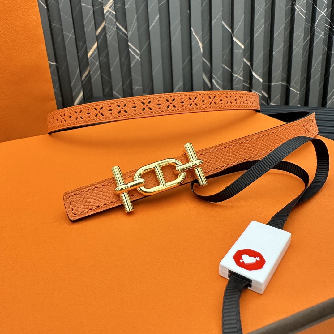 Reversible belt in Hermes Swift and perforated Epsom calfskin