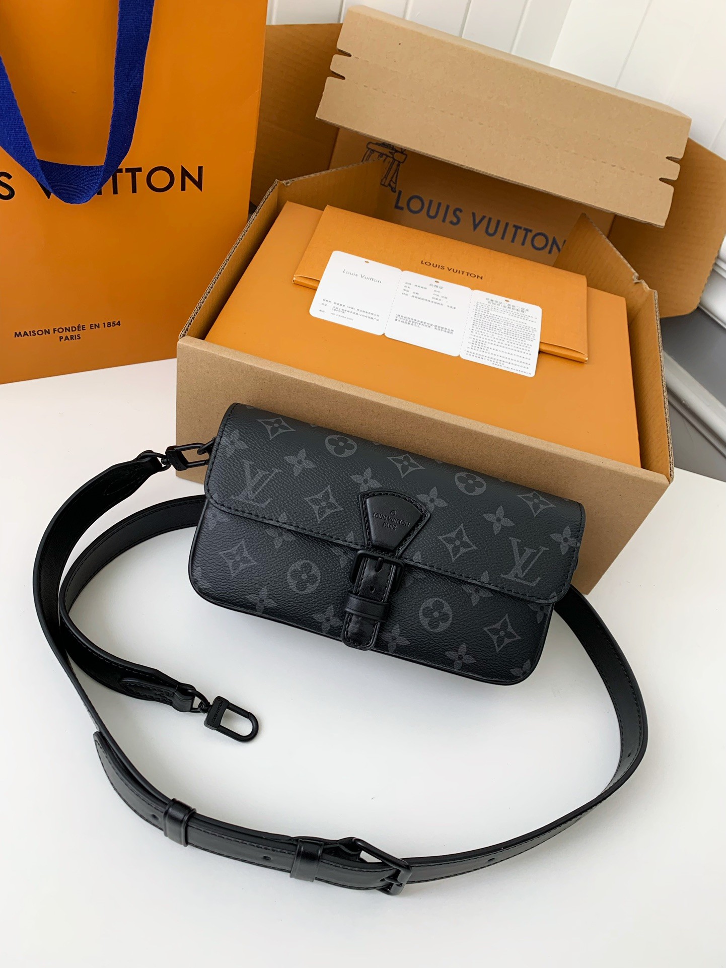 Louis Vuitton New season Montsouris Mini Bag M83567 Size：22*12*6cm