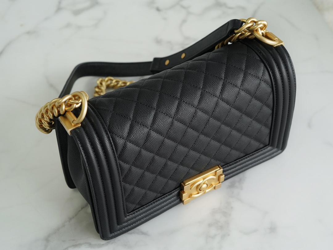 𝗖𝗵𝗮𝗻𝗲𝗹 𝗟𝗲𝗯𝗼𝘆 Imported custom caviar calfskin:Small ball pattern Medium Black Gold