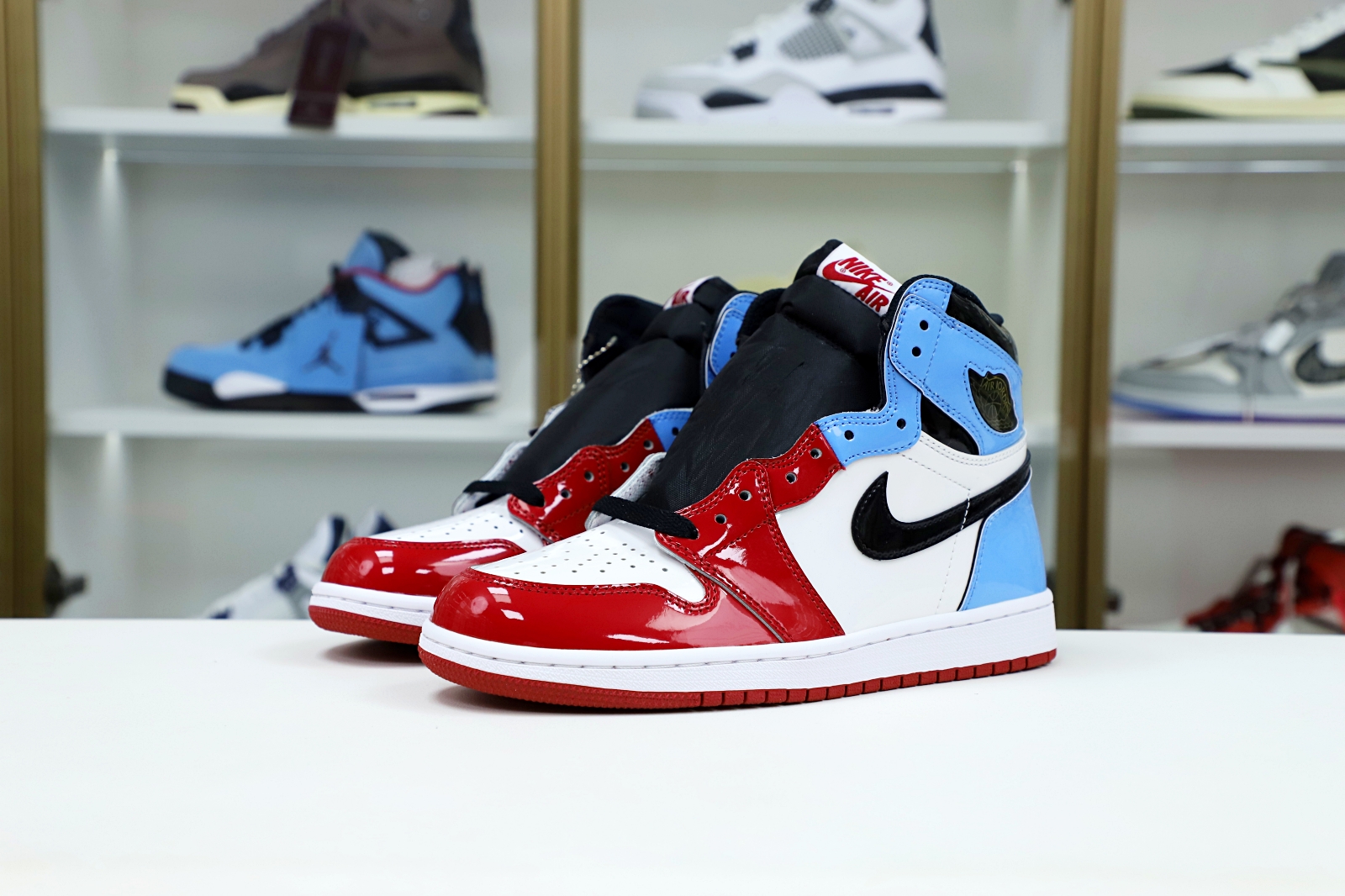 AIR JORDAN 1 RETRO HIGH OG FEARLESS