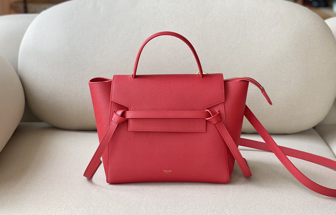 𝐂𝐞𝐥𝐢𝐧𝐞 BELT MICRO BAG in grained calfskin