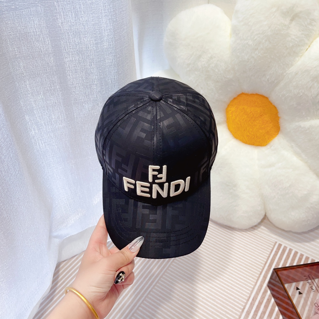 Fendi spring and summer new satin fabric double F presbyopia baseball cap