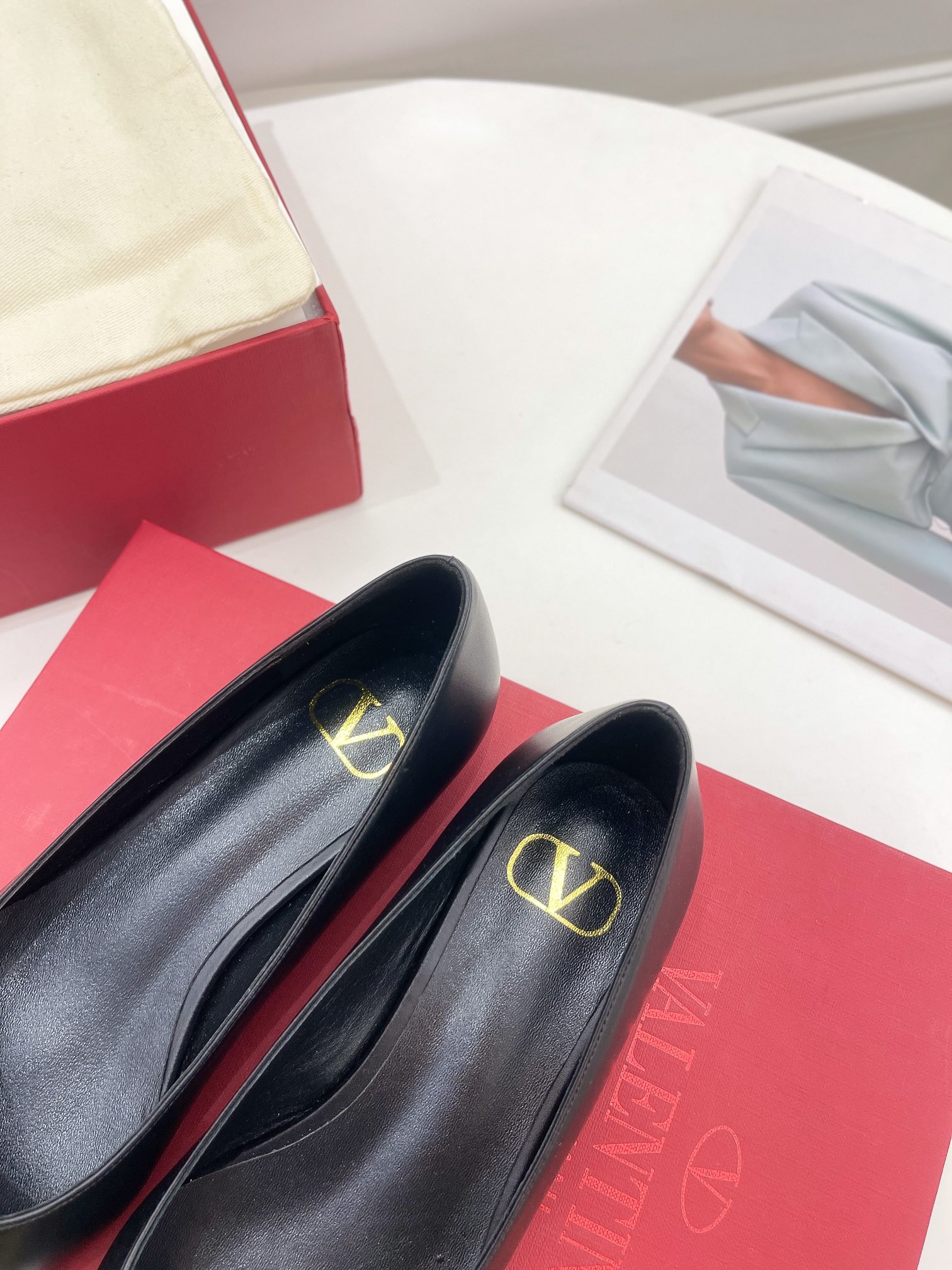 【Valentino】𝟐𝟎𝟐𝟏/𝐒𝐒 𝐧𝐞𝐰 Valentino 2022 spring and summer new large V diamond buckle high heels on the new