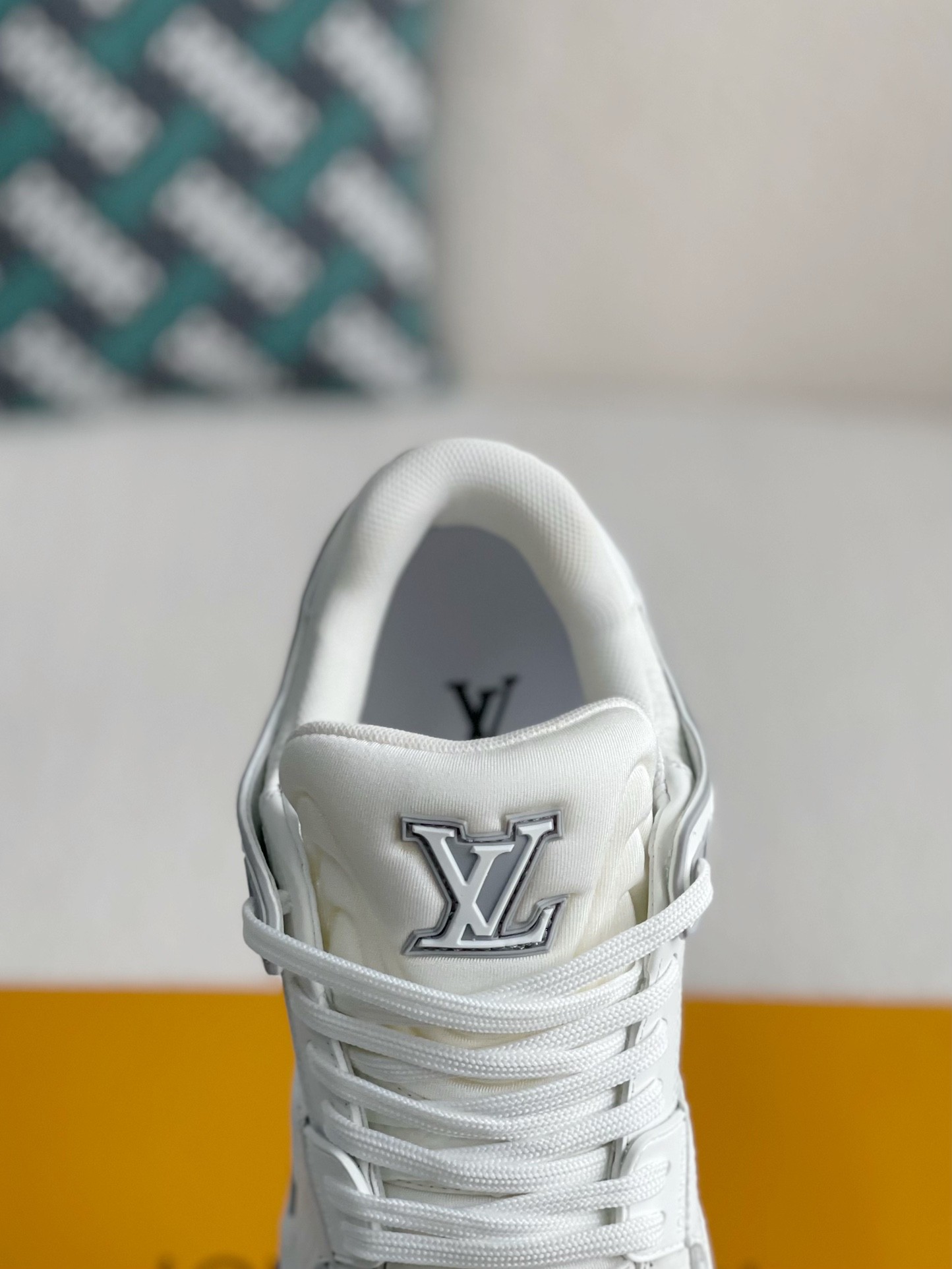 LOUIS VUITTON SNEAKERS