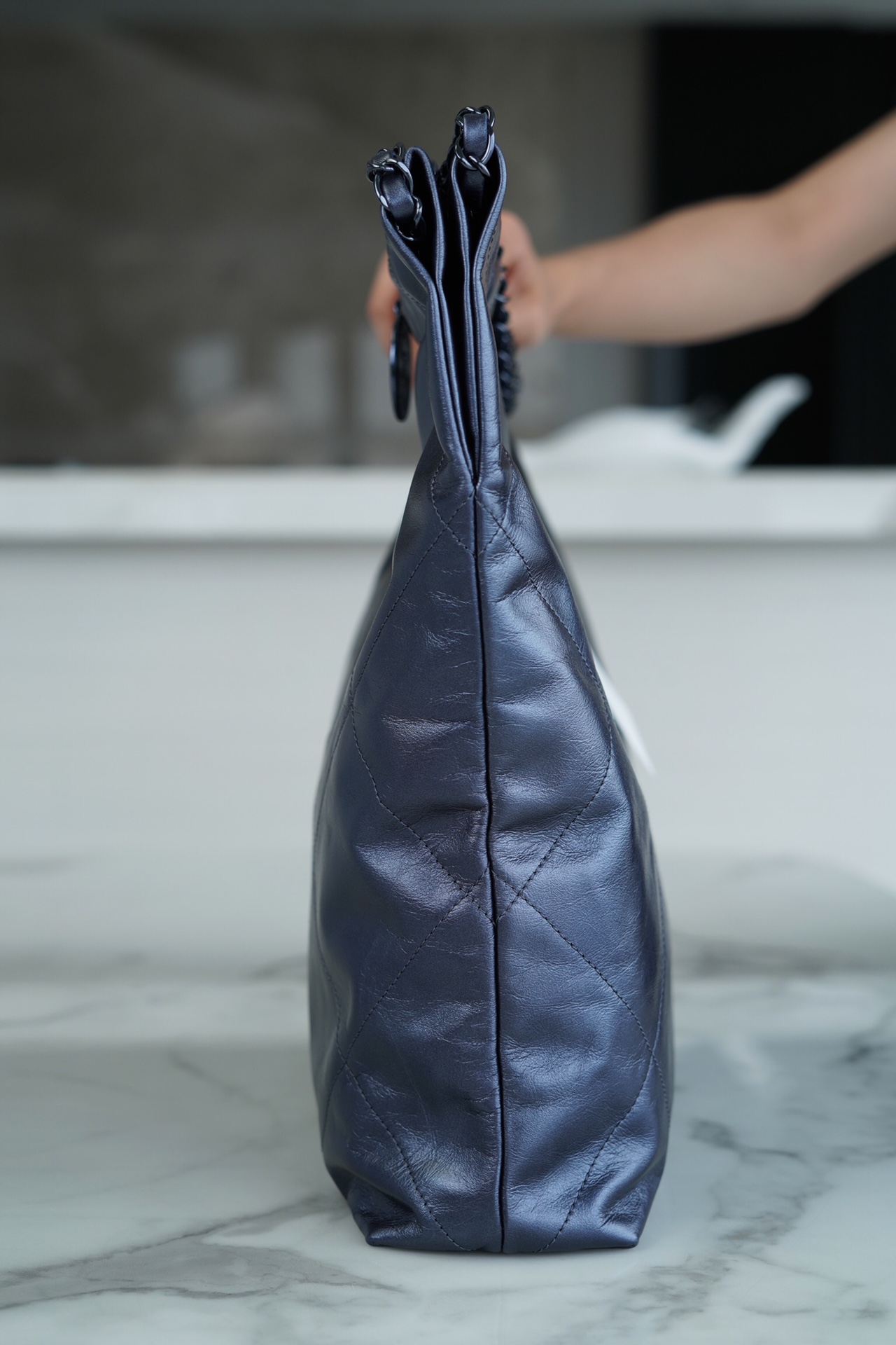 𝗖𝗛𝗔𝗘𝗡𝗟✦𝟐𝟐𝗣Métiers d'Art 𝟐𝟐Handbag Medium Metallic Blue