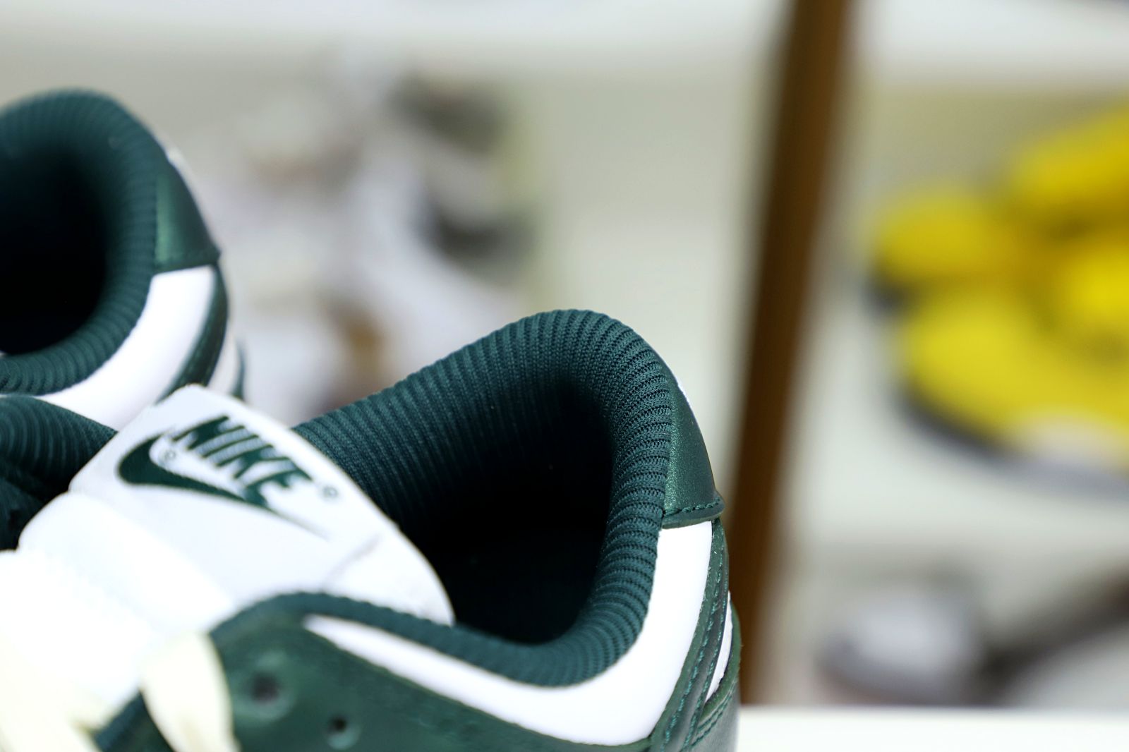 NIKE WMNS DUNK LOW VINTAGE GREEN