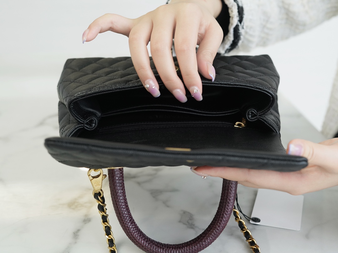 CHANEL 𝐂𝐨𝐂𝐨 𝐇𝐚𝐧𝐝𝐥𝐞 bag Lizard skin handle small black