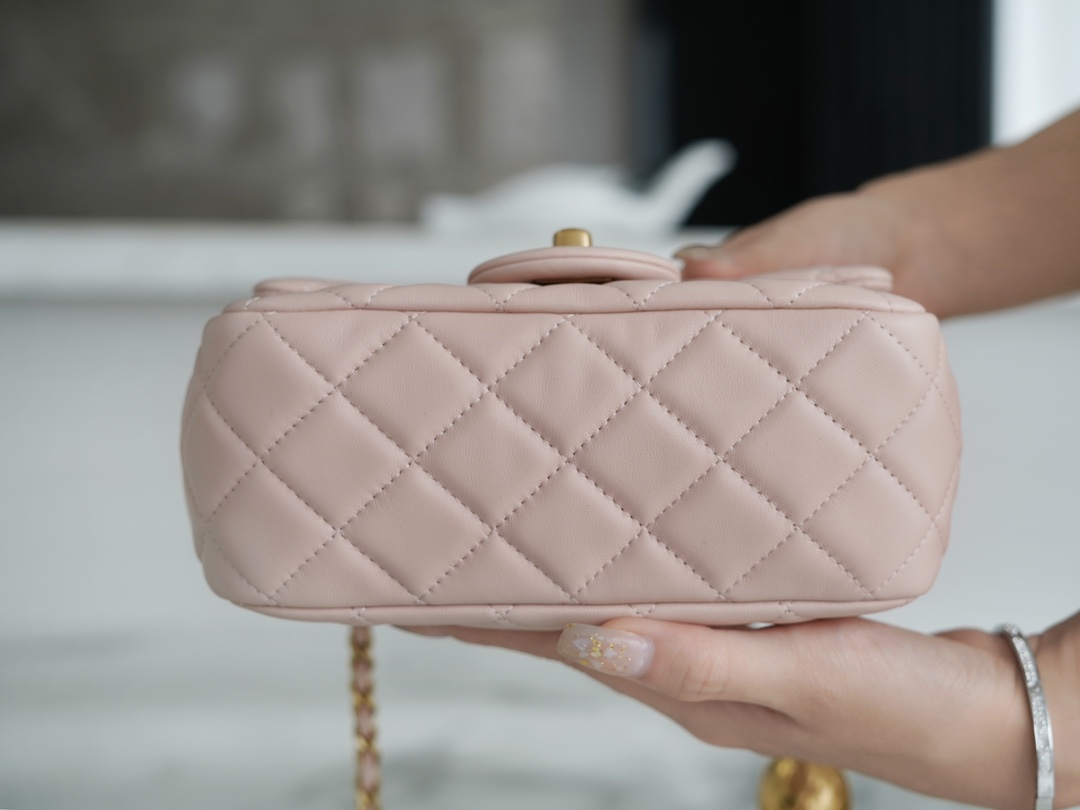 𝗖𝗛𝗔𝗘𝗡𝗟✦Metal ball square fat man genuine leather cherry blossom powder🌸