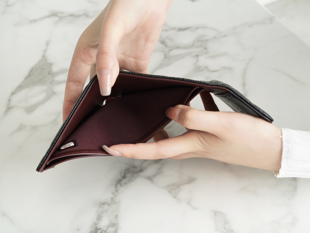 𝗖𝗛𝗔𝗘𝗡𝗟✦ 𝗖𝗹𝗮𝘀𝗶𝗰 𝗙𝗹𝗮𝗽 France 🇫🇷 Imported [HASS] Original Calfskin 🐂 Classic Trifold Wallet Black Gold