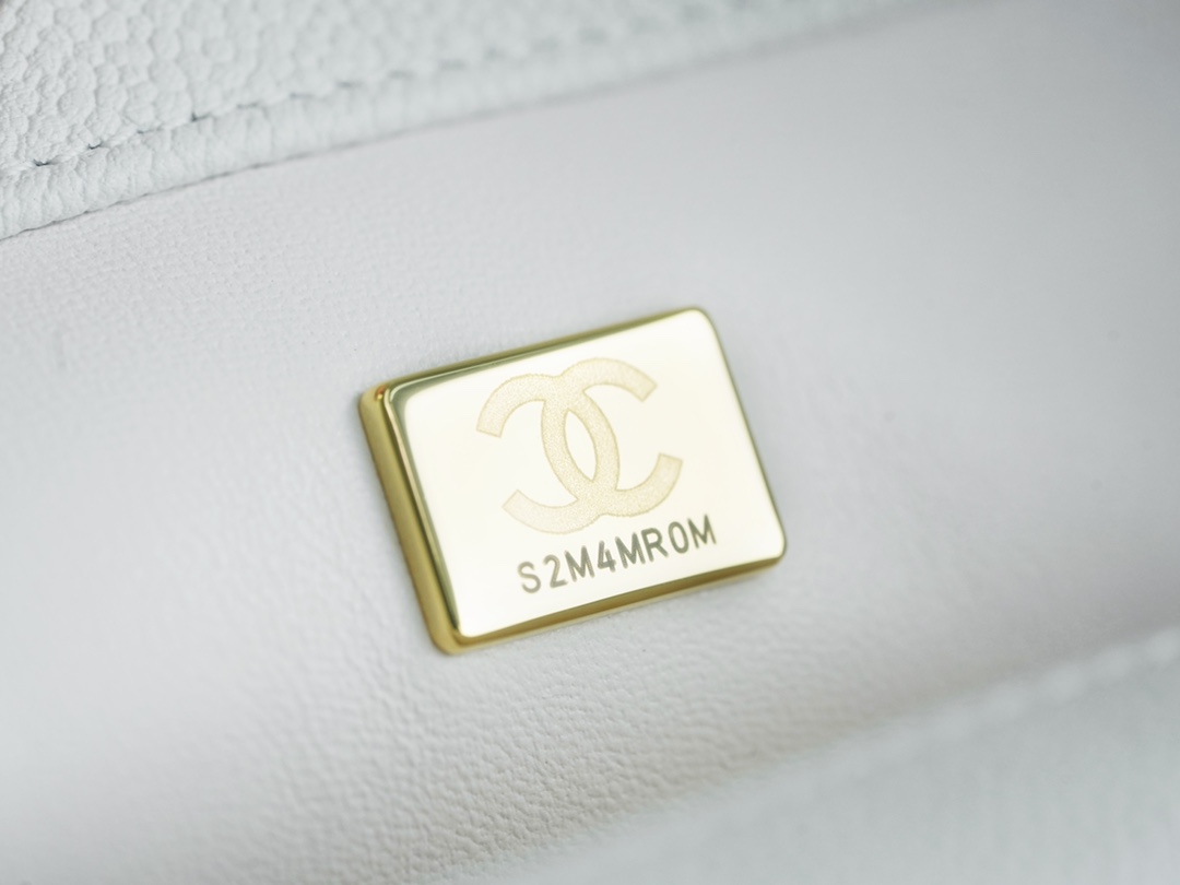 𝗖𝗛𝗔𝗡𝗘𝗟✦𝗖𝗹𝗮𝘀𝘀𝗶𝗰 𝗙𝗹𝗮𝗽23P spring and summer new love heart adjustment buckle large genuine leather