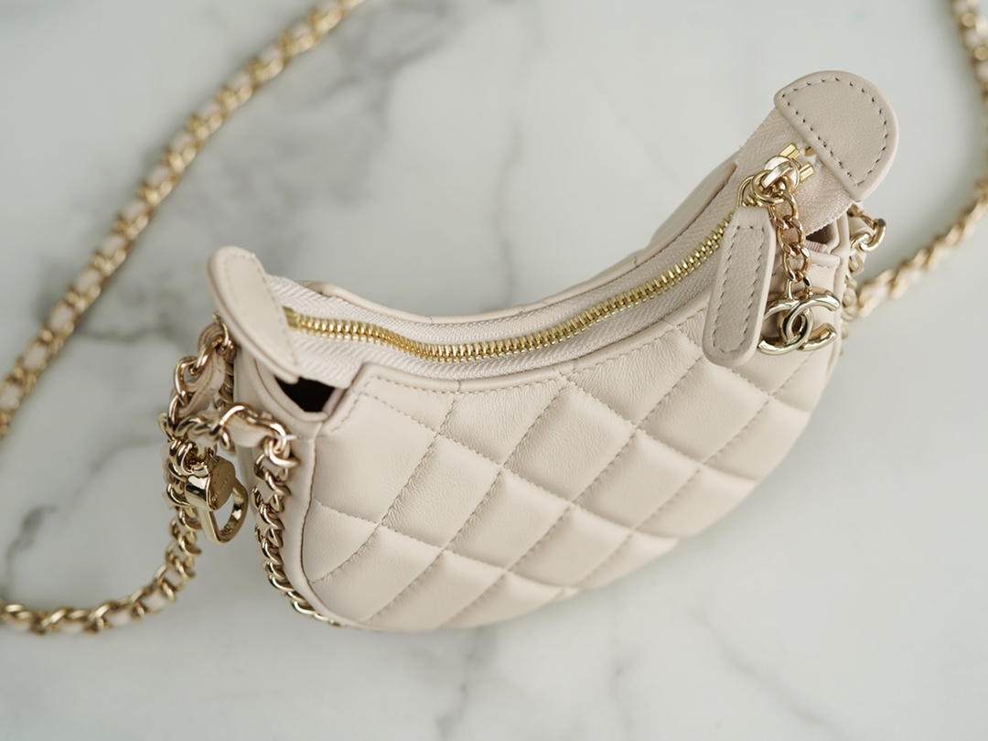 𝗖𝗛𝗔𝗡𝗘𝗟 23p moon/moon bag small light apricot