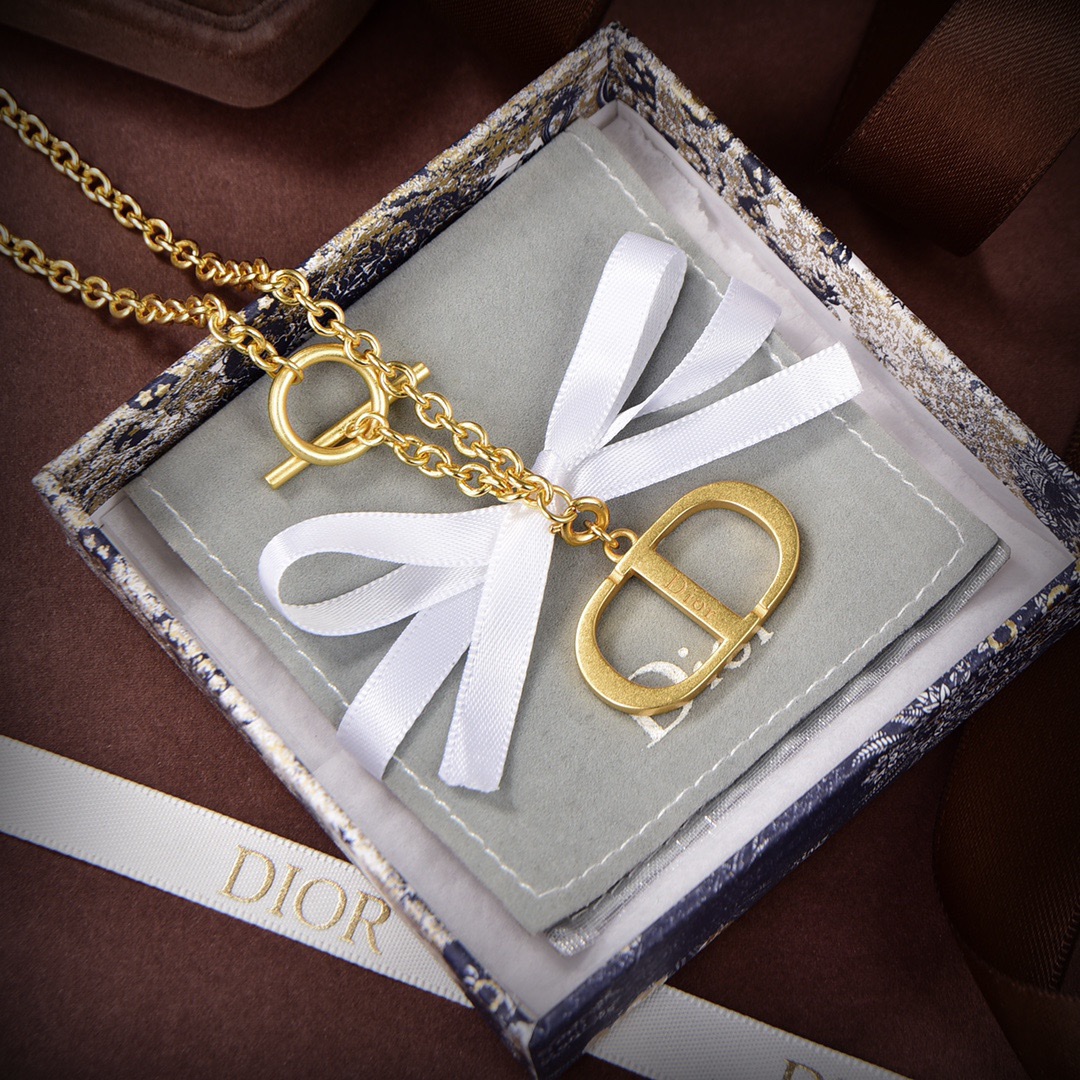 Dior necklace