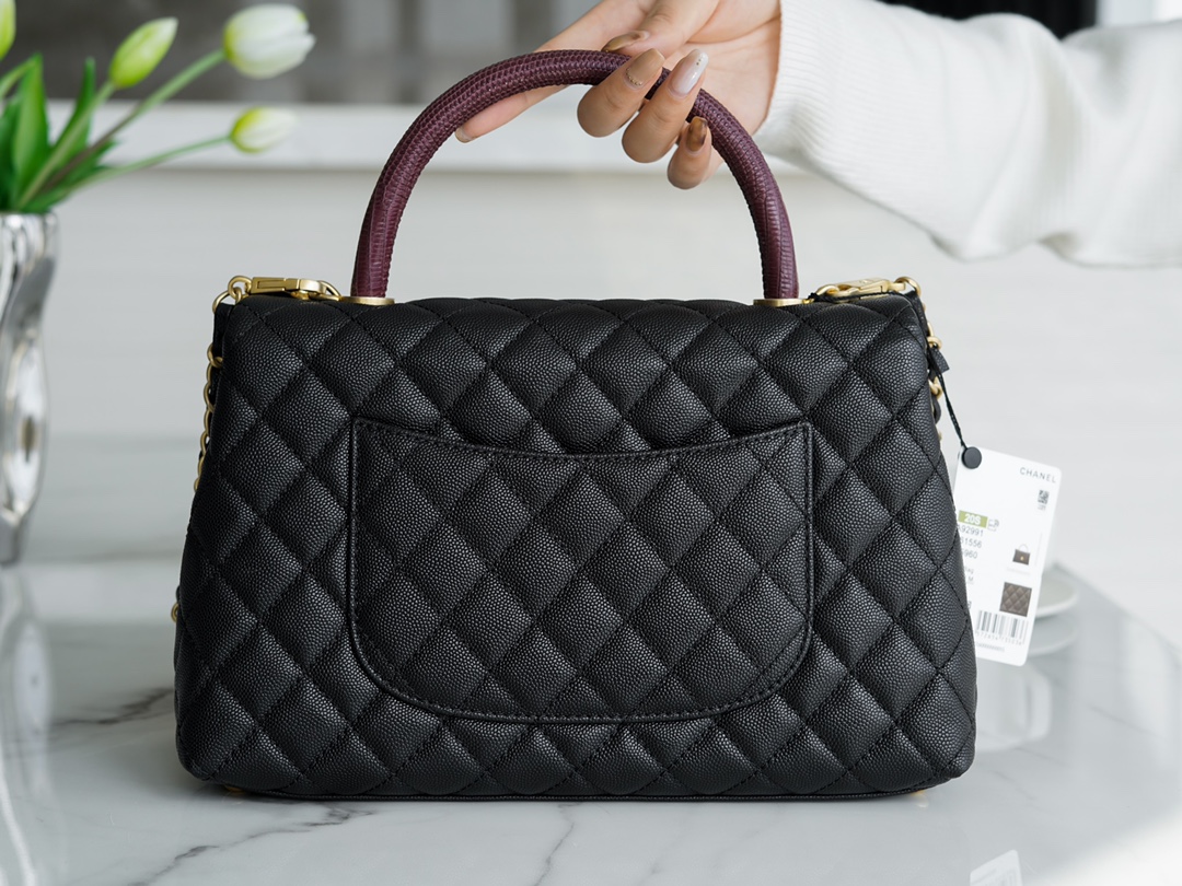 CHANEL 𝐂𝐨𝐂𝐨 𝐇𝐚𝐧𝐝𝐥𝐞 Lizard skin handle Medium Black