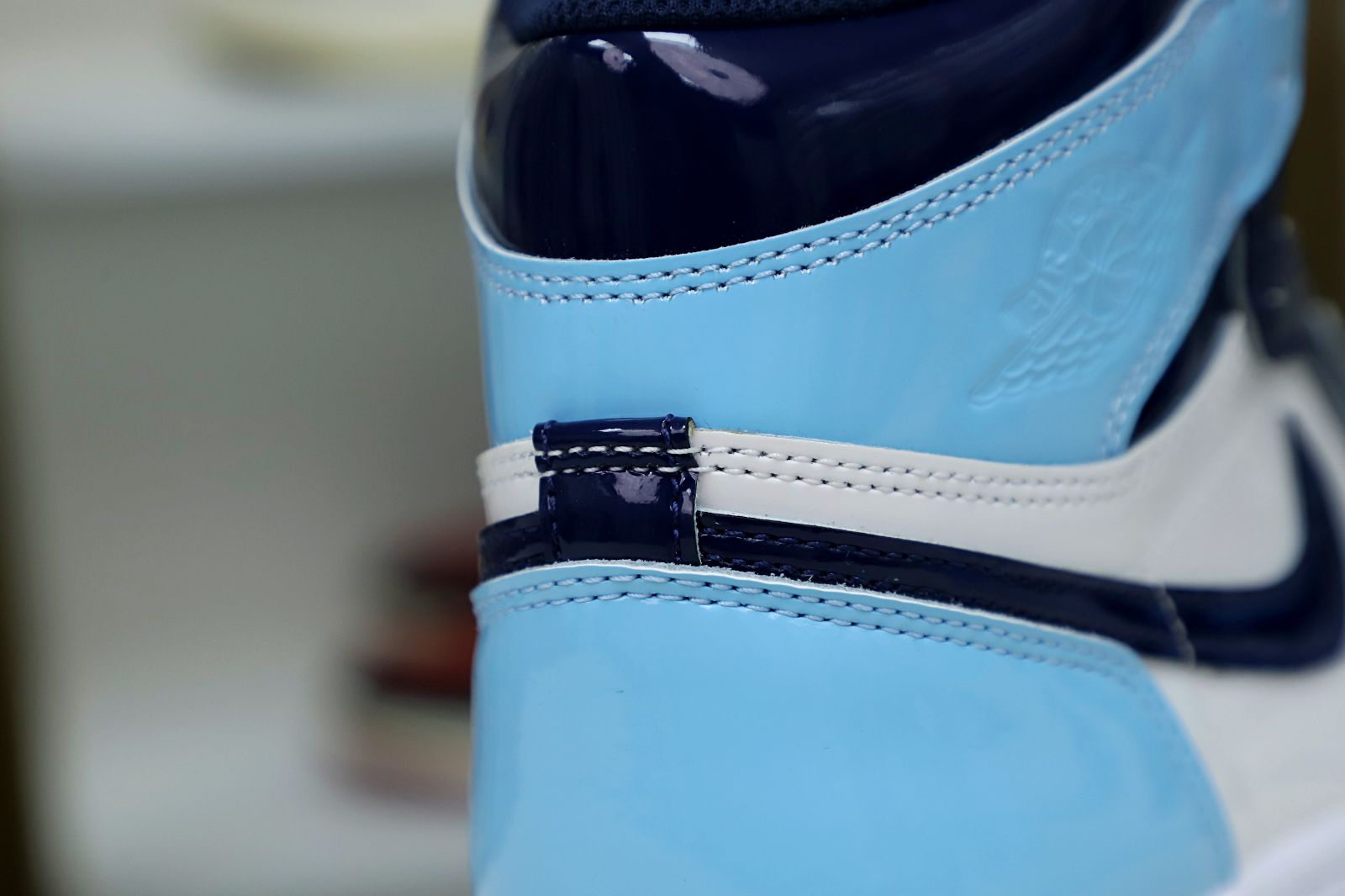WMNS AIR JORDAN 1 RETRO HIGH OG BLUE CHILL