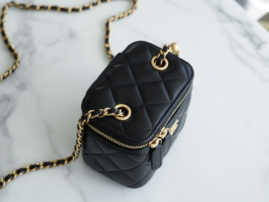 𝗖𝗛𝗔𝗡𝗘𝗟✦Metal Ball Series 𝒎𝒊𝒏𝒊𝒊 Box Bag Black