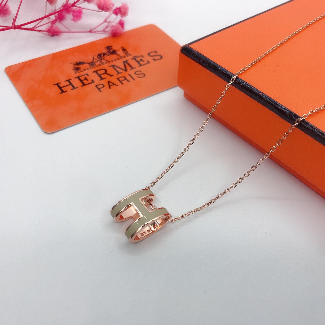 Hermes necklace