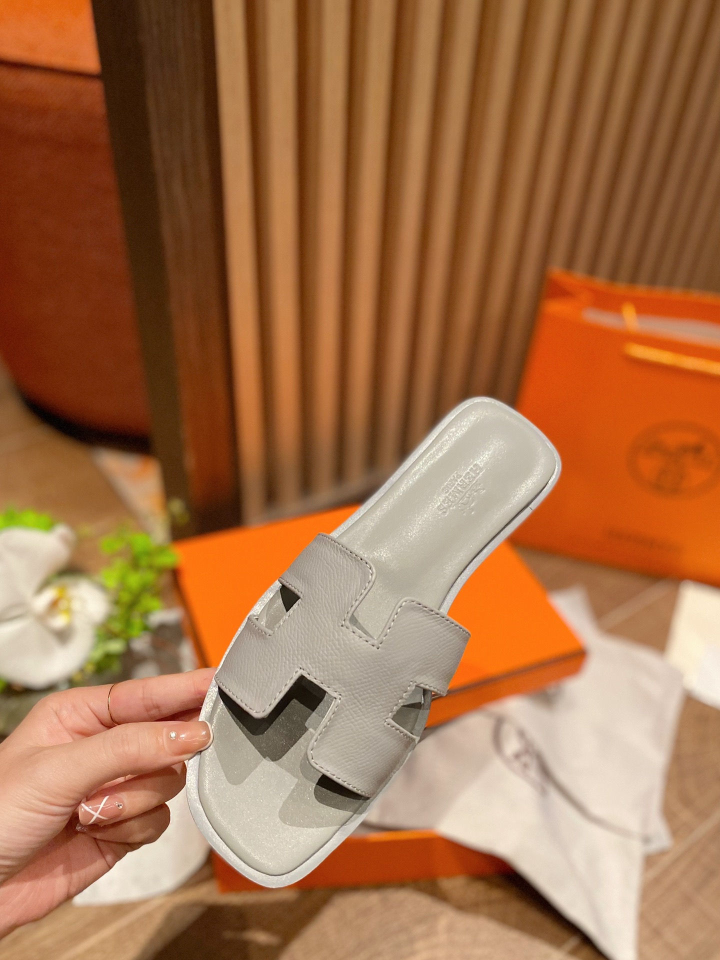 Hermes new revision of the first layer of cowhide