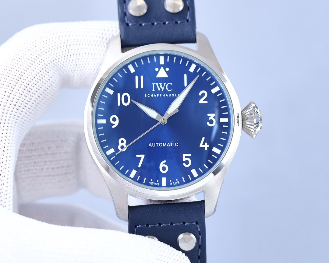 IWC- Presented in a purer design Built-in automatic mechanical movement