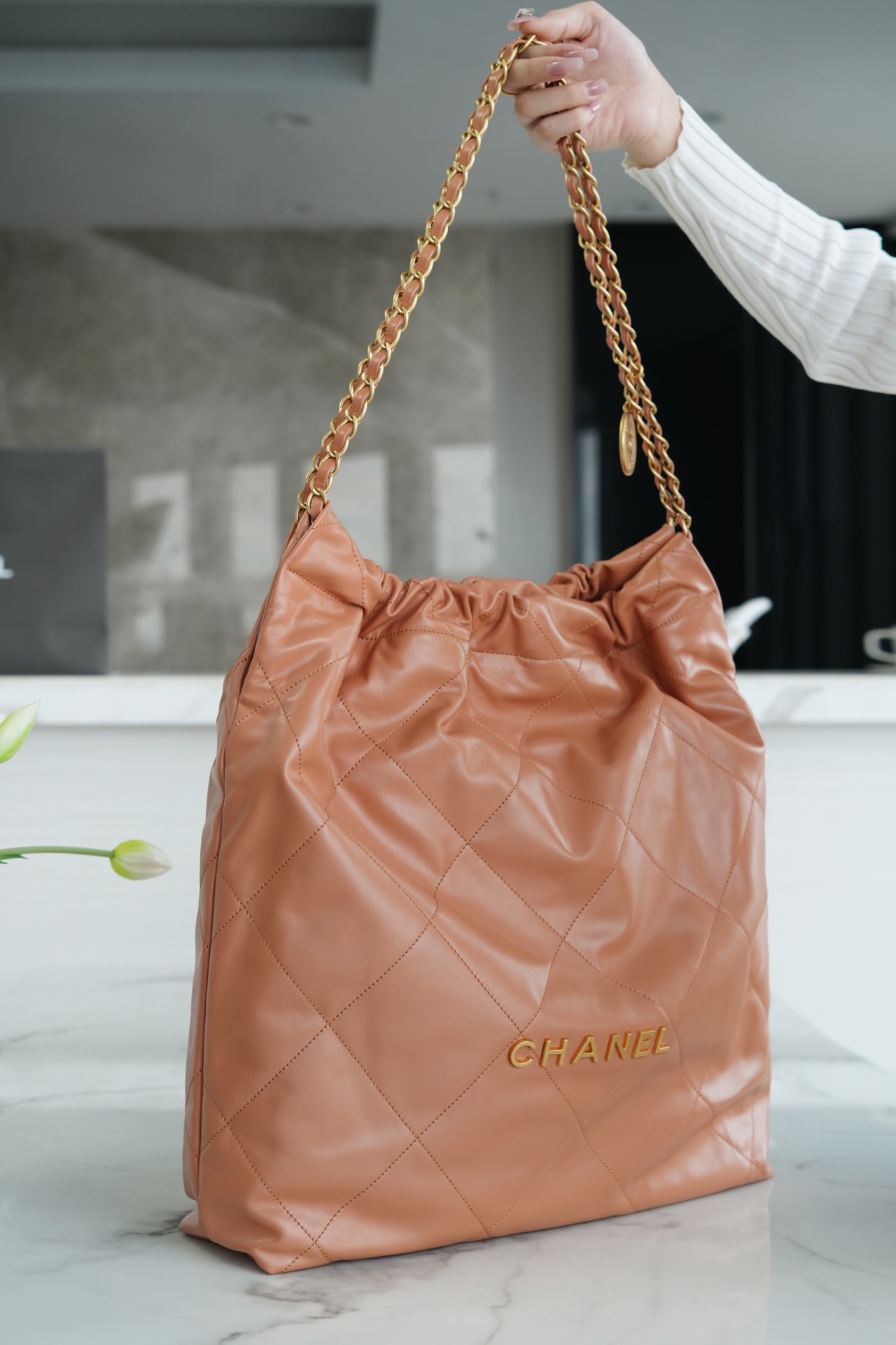 𝗖𝗛𝗔𝗘𝗡𝗟✦ 𝟐𝟐𝗣Spring/Summer New 𝟐𝟐Handbag Genuine Tail Leather Large Caramel ☄️