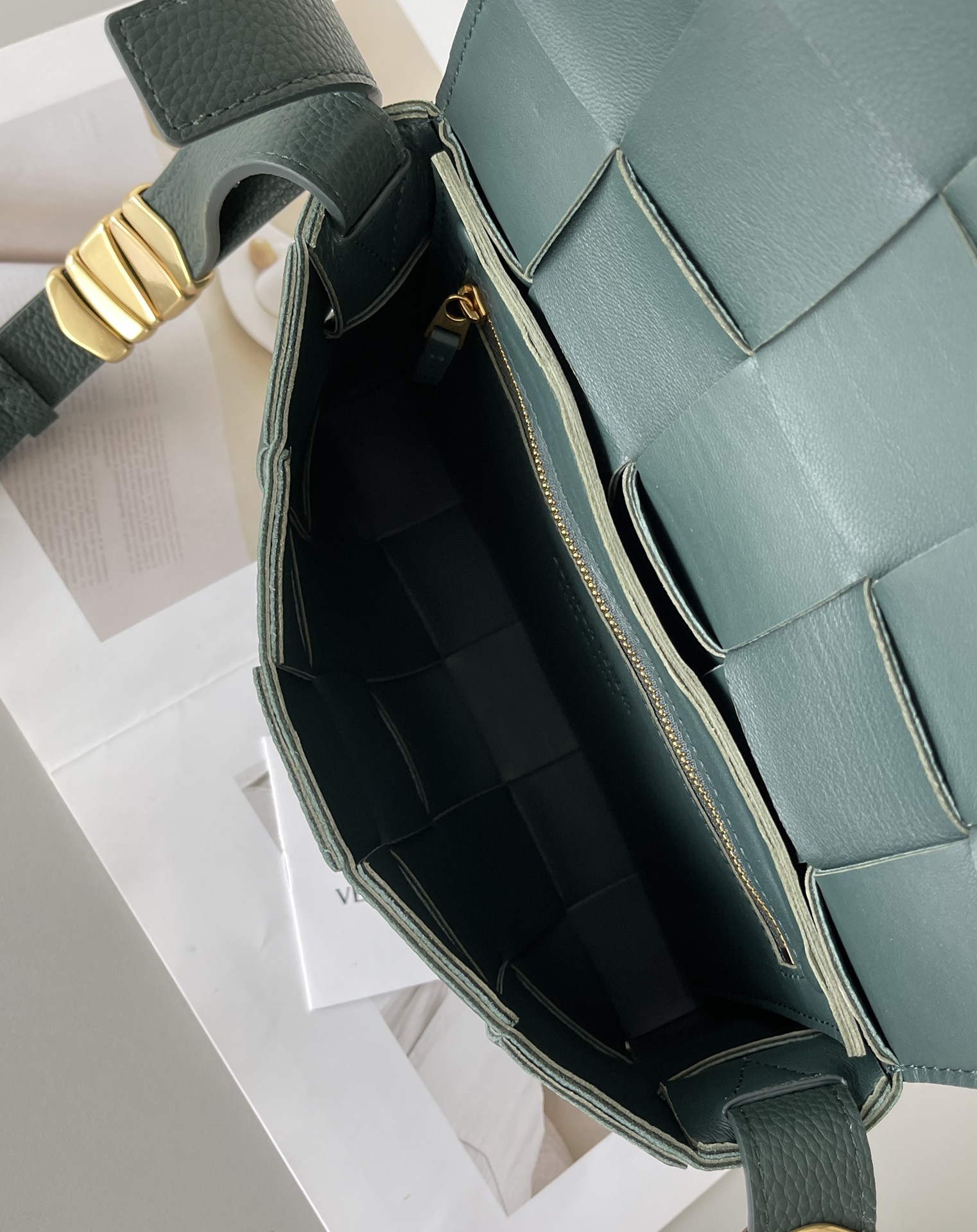 Bottega Veneta Cassette 5-panel lychee print Maple Brown #666870