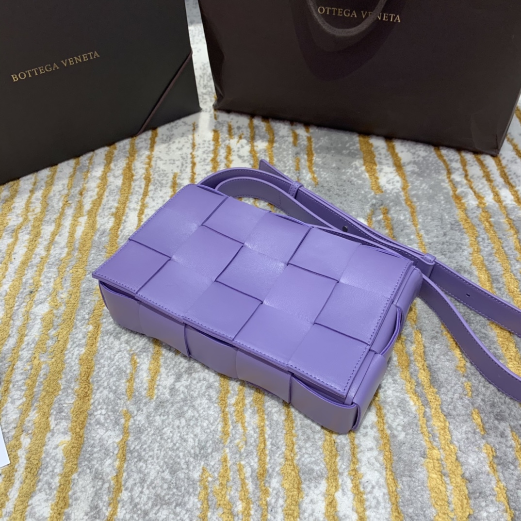 Bottega Veneta  𝘾𝘼𝙎𝙎𝙀𝙏𝙏𝙀 #578004