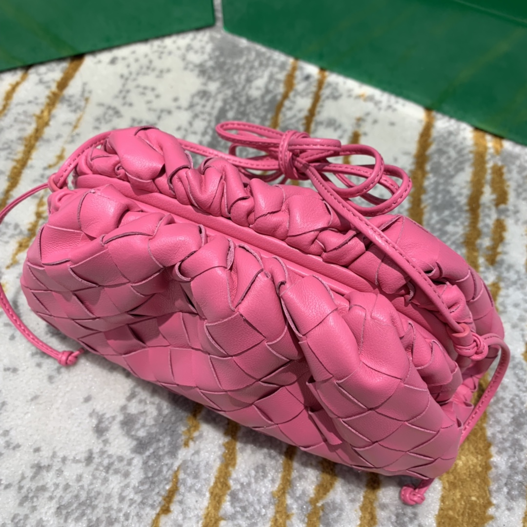 Bottega Veneta  THE MINI POUCH  #585852