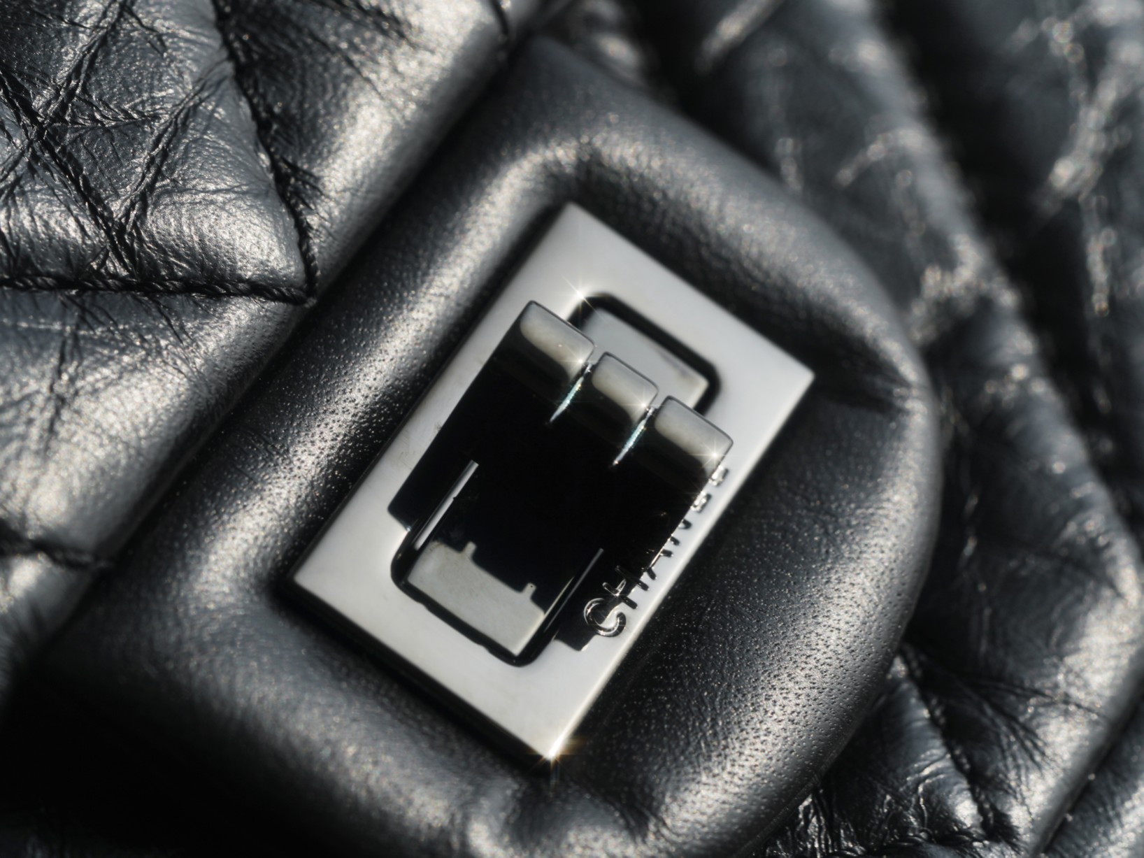 𝗖𝗵𝗮𝗻𝗲𝗹 Replica ❷. ❺❺ V pattern Small Black