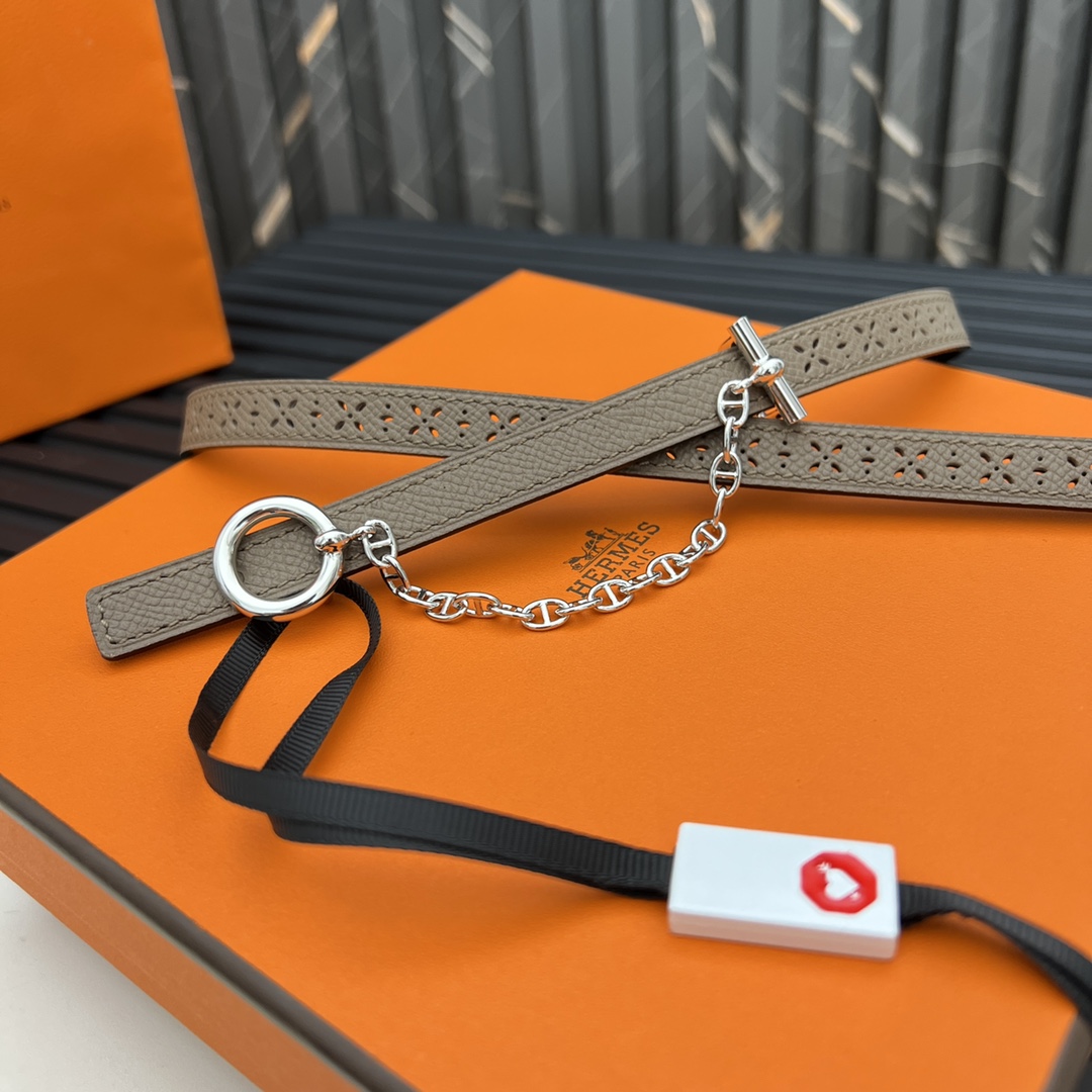 Reversible belt in Hermes Swift and perforated Epsom calfskin