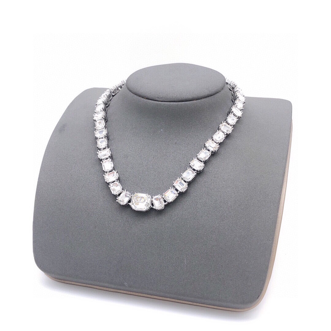 Dior necklace