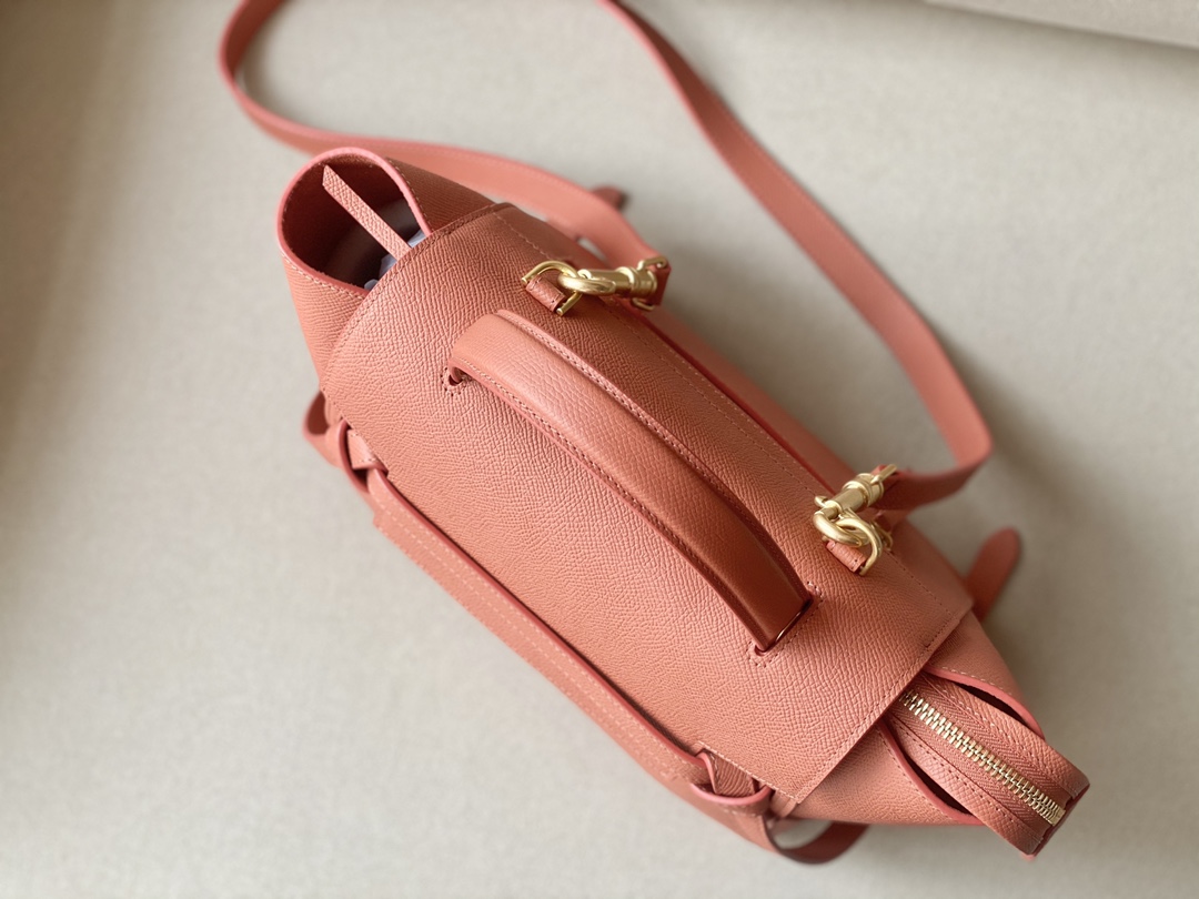 𝐂𝐞𝐥𝐢𝐧𝐞 BELT MICRO BAG in grained calfskin