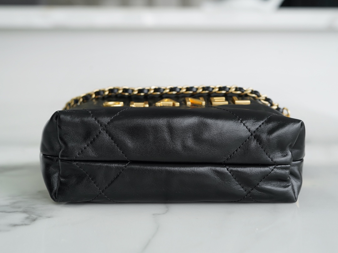 𝗖𝗛𝗔𝗡𝗘𝗟✦ 23S 22Mini bag black gold