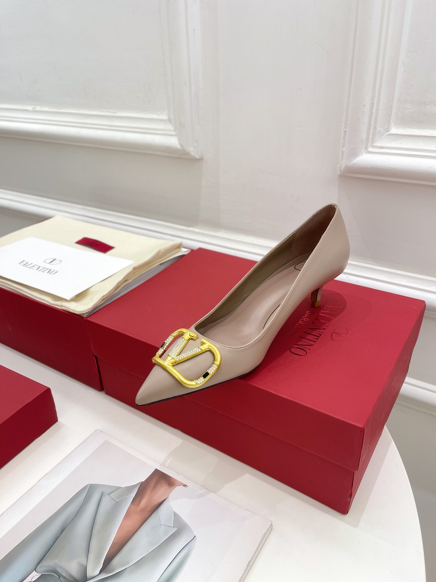 【Valentino】𝟐𝟎𝟐𝟏/𝐒𝐒 𝐧𝐞𝐰 Valentino 2022 spring and summer new large V diamond buckle high heels on the new