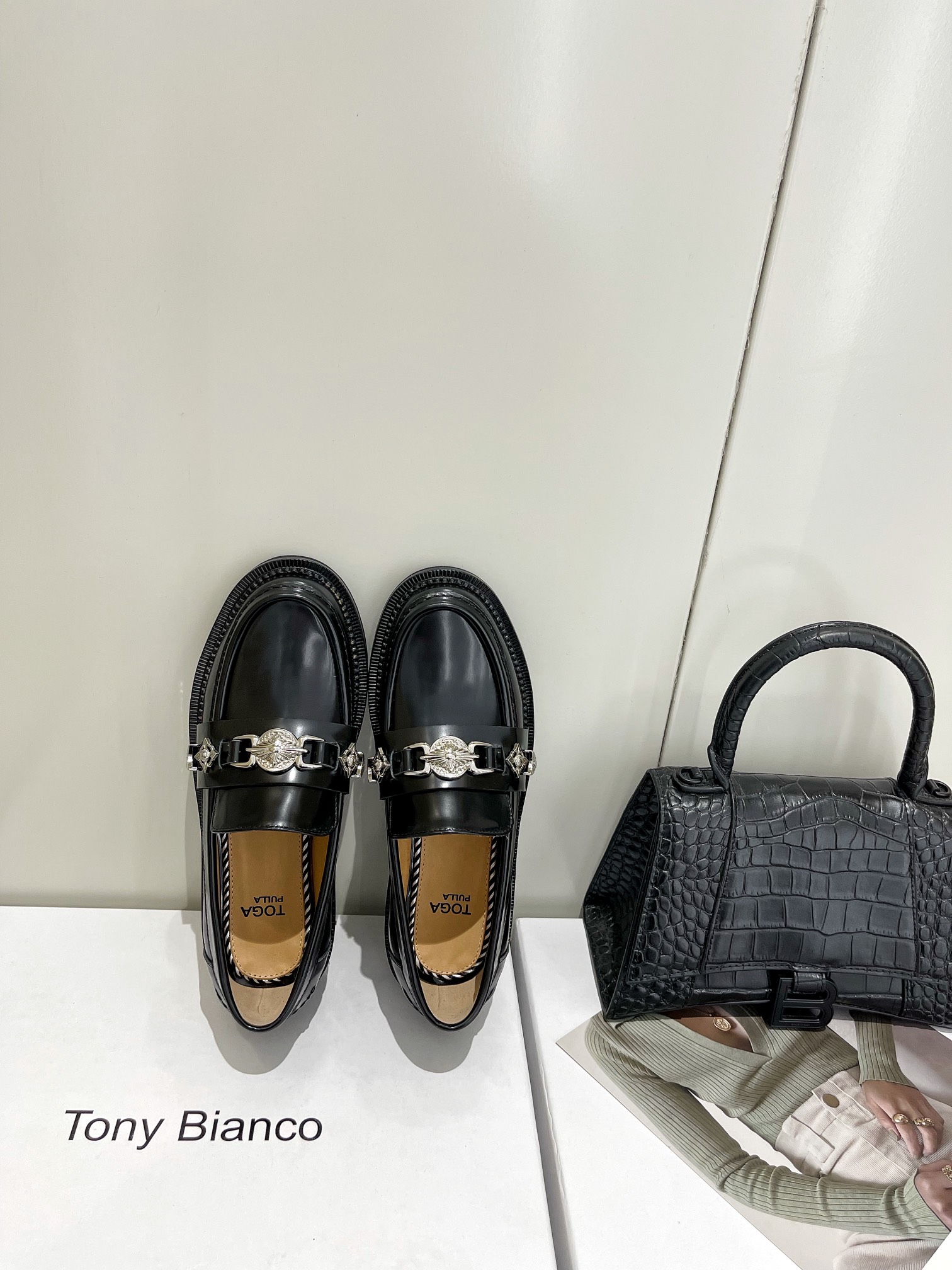 𝐓𝐨𝐠𝐚 𝐏𝐮𝐥𝐥𝐚 ｜𝟐𝟎𝟐𝟐/𝐒𝐒 𝐧𝐞𝐰 Toga Pulla 2022/FW Heavy Crafted Loafers