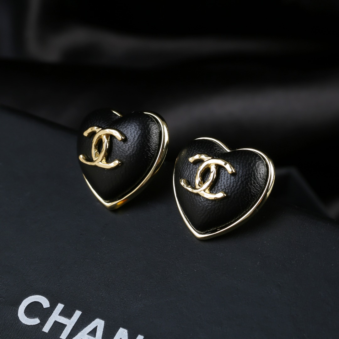 CHANEL🇫🇷Xiaoxiang latest love 💗 lambskin earrings