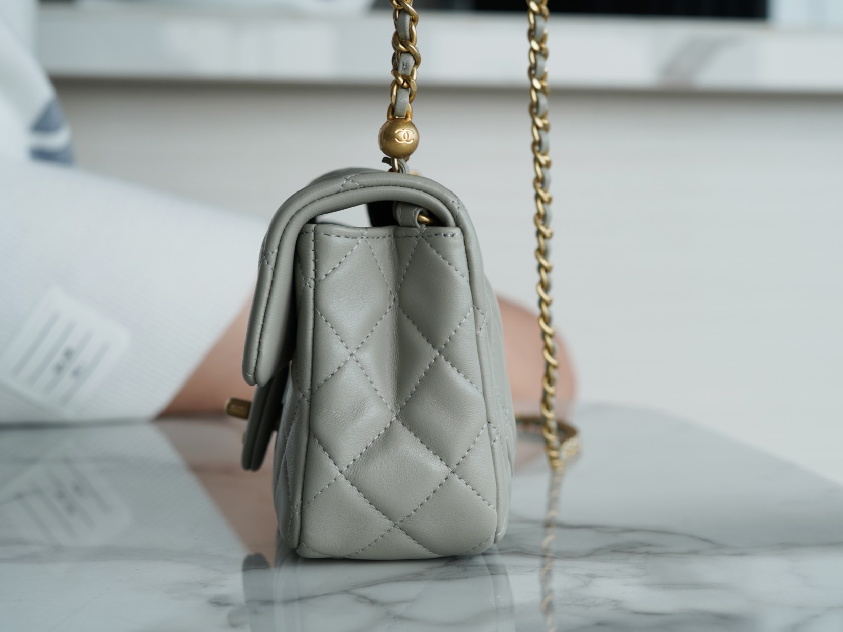 𝗖𝗛𝗔𝗘𝗡𝗟✦ 𝟮𝟮🅲Spring and Summer Metal Ball Big Mini Gray Green