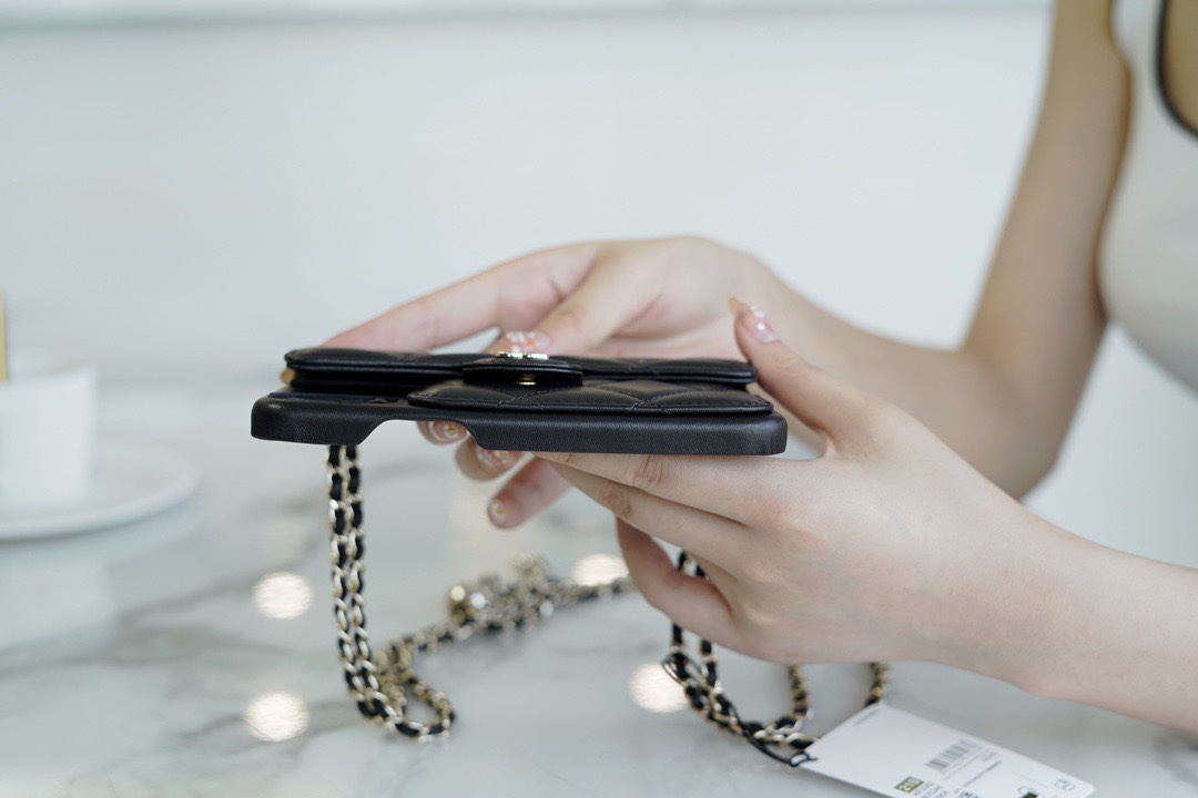 𝗖𝗛𝗔𝗘𝗡𝗟✦2021 𝗦𝘀 Spring/Summer New Gold Ball Chain Phone Case (for 📱iphone12/12pro)