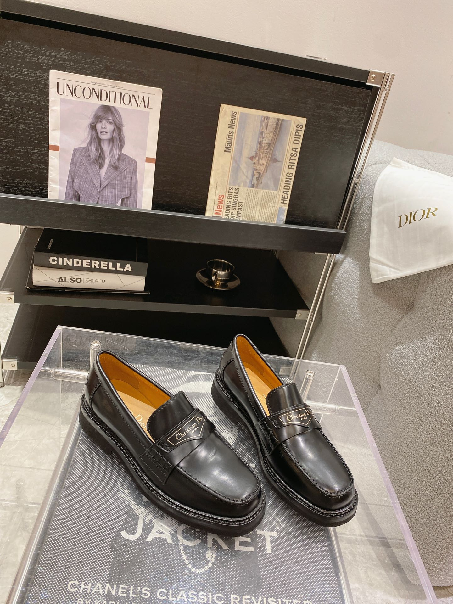 DIOR Early Spring 2023 New Loafers Black