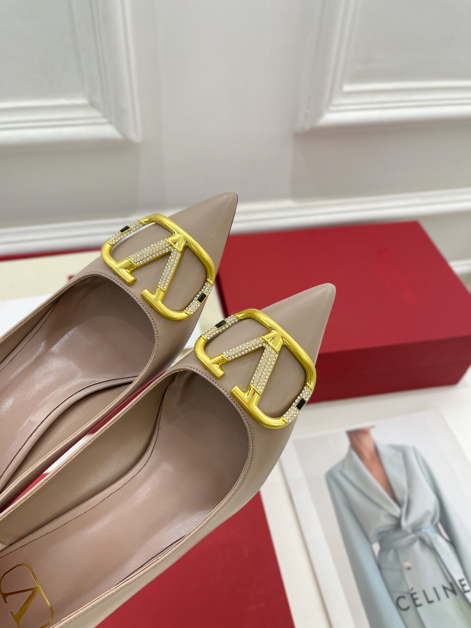 【Valentino】𝟐𝟎𝟐𝟏/𝐒𝐒 𝐧𝐞𝐰 Valentino 2022 spring and summer new large V diamond buckle high heels on the new