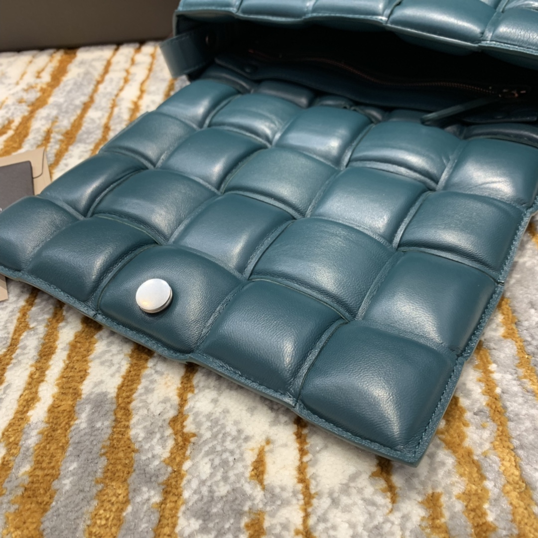 Bottega Veneta  PADDED  CASSETTE #591970