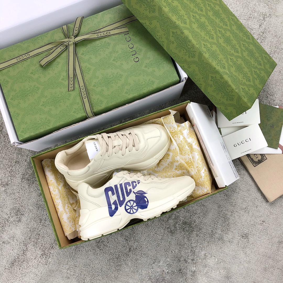 Gucci Pops This collection has a lot of flora and fauna elements Original material