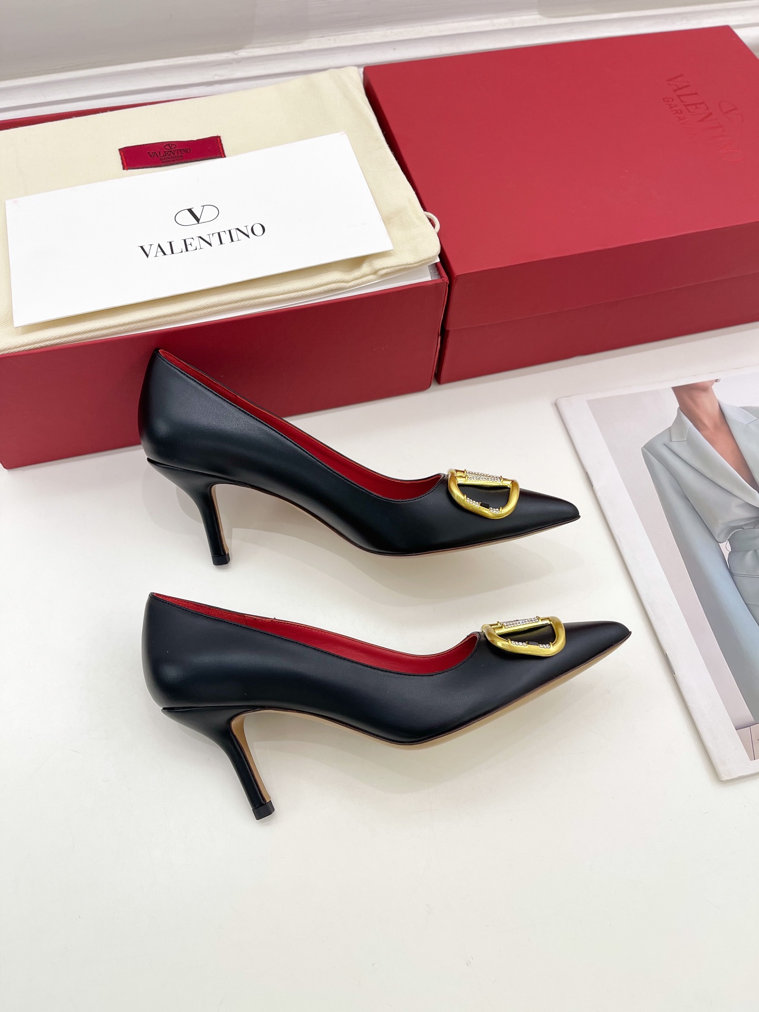 【Valentino】𝟐𝟎𝟐𝟏/𝐒𝐒 𝐧𝐞𝐰 Valentino 2022 spring and summer new large V diamond buckle high heels on the new