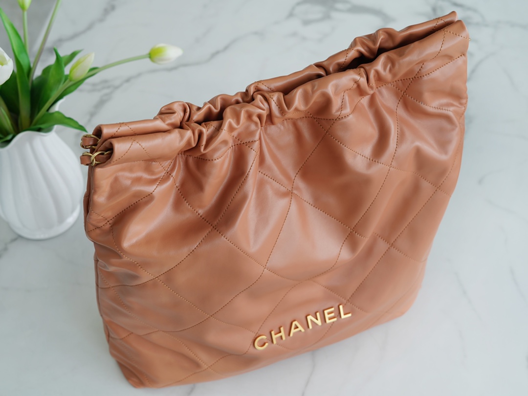 𝗖𝗛𝗔𝗘𝗡𝗟✦ 𝟐𝟐𝗣Spring/Summer New 𝟐𝟐Handbag Genuine Tail Leather Large Caramel ☄️