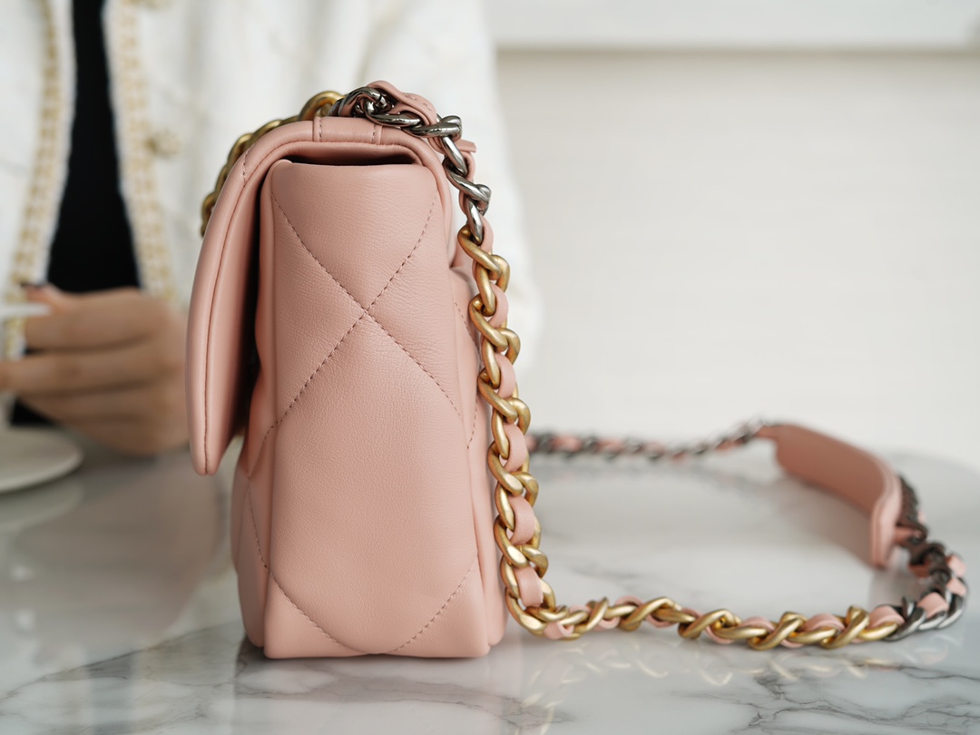 𝗖𝗛𝗔𝗡𝗘𝗟 ❶❾ 𝗕𝗔𝗚 Original Lambskin Series ❥ Genuine Leather ❥ Small ❥ Peach Pink 🍑